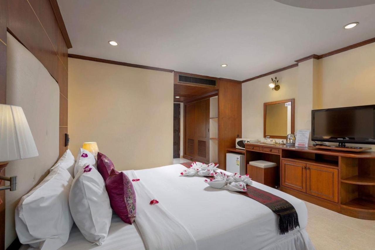 Centre Point Nanai Hotel Patong Exterior foto