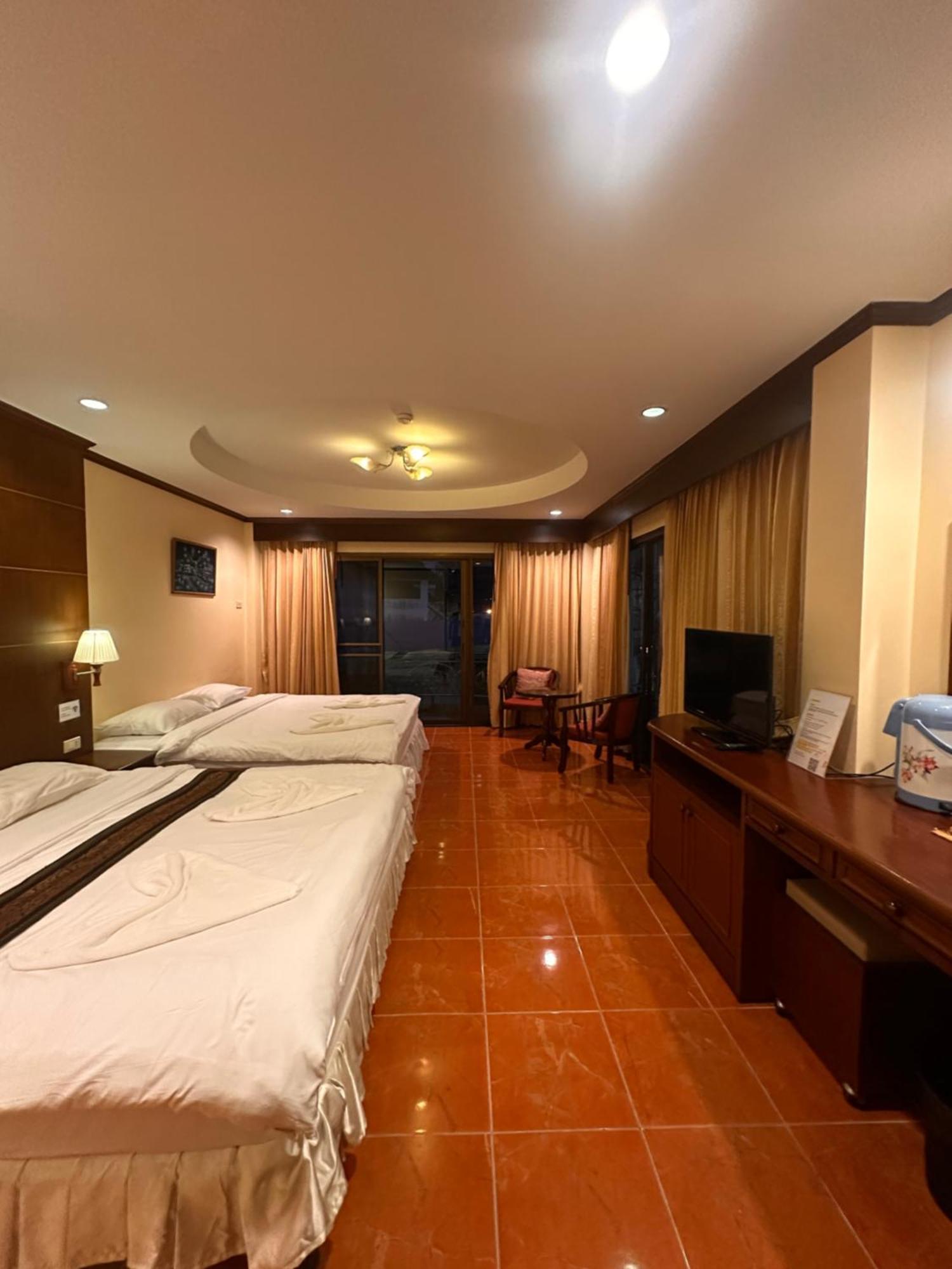 Centre Point Nanai Hotel Patong Exterior foto